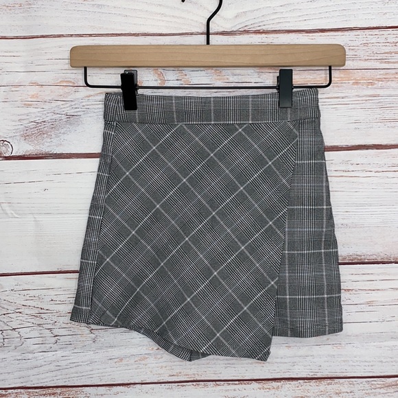 Garage Regina Plaid Skort - Picture 5 of 7